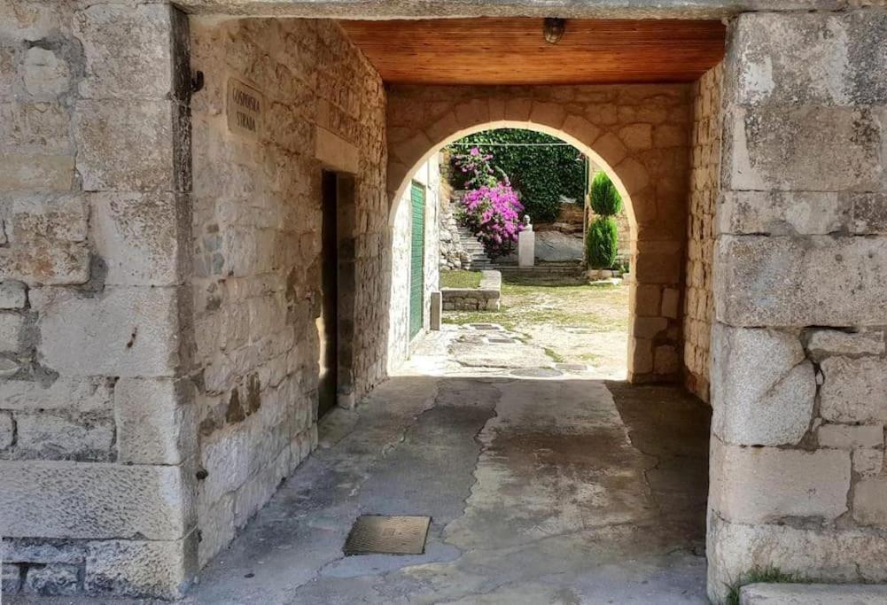 הוילה Kaštela Stone House Castellum מראה חיצוני תמונה