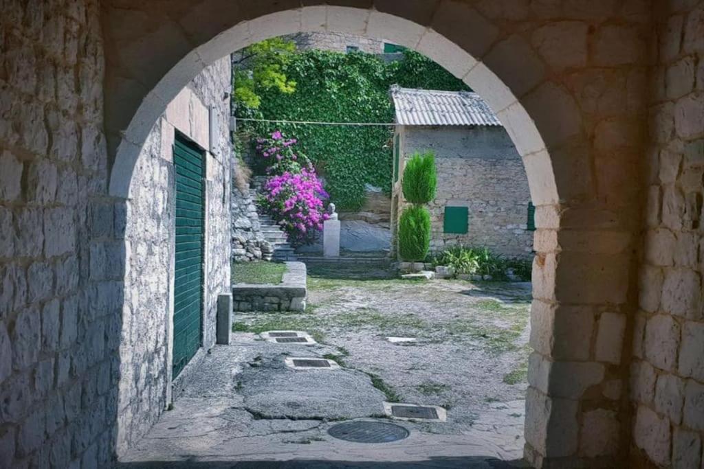 הוילה Kaštela Stone House Castellum מראה חיצוני תמונה